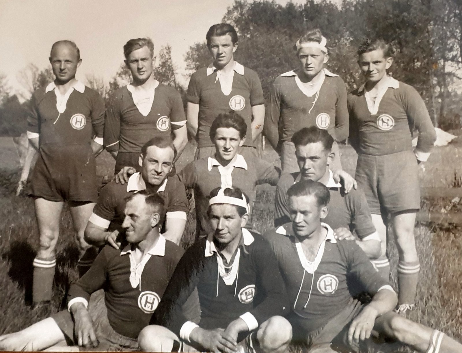 1952 werden die 1. Herren Sieger in der Kreisklasse B Staffel 2 und steigen in die Kreisklasse A auf.