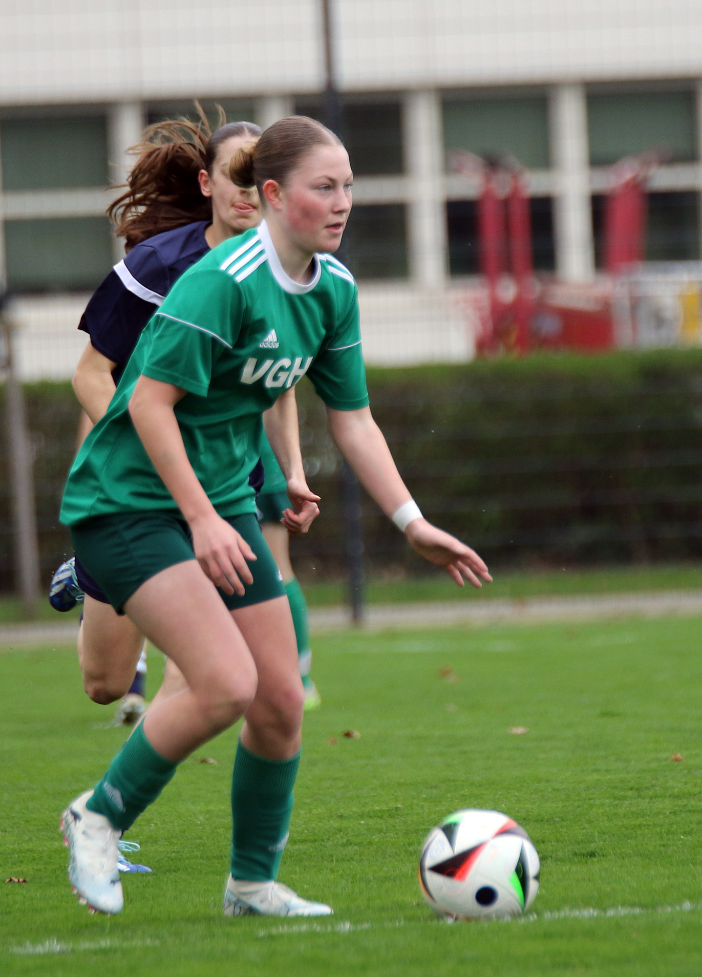 Janne Buck (FC Geestland) hier im Spiel gegen Hamburg, darf sich im Bereich des jüngeren Jahrgangs 2009 auf die Länderspielreise nach Ungarn freuen.