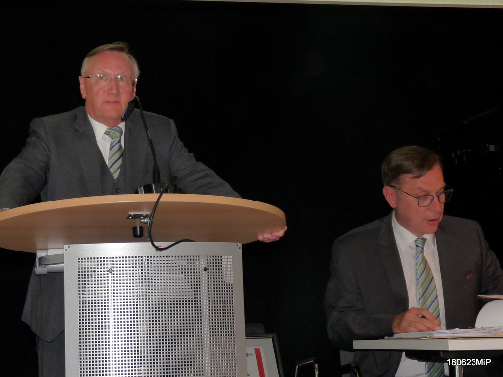 NFV Präsident Günter Distelrath (l. ) mit Grußwort