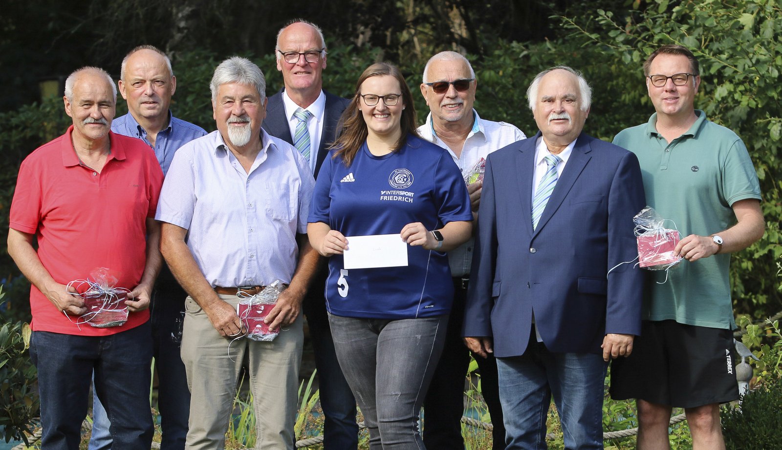 Zahlreiche Funktionäre wurden verabschiedet (von links): Klaus Remus, Frank Müller, Heinz-Dieter Ernst, Thomas Behnken (stellvertretender Vorsitzender Heide-Wendland-Kreis), Linda Kunzelmann, Günther Grobecker, Herbert Franz (stellvertretender Vorsitzender), Jens Bergemann.