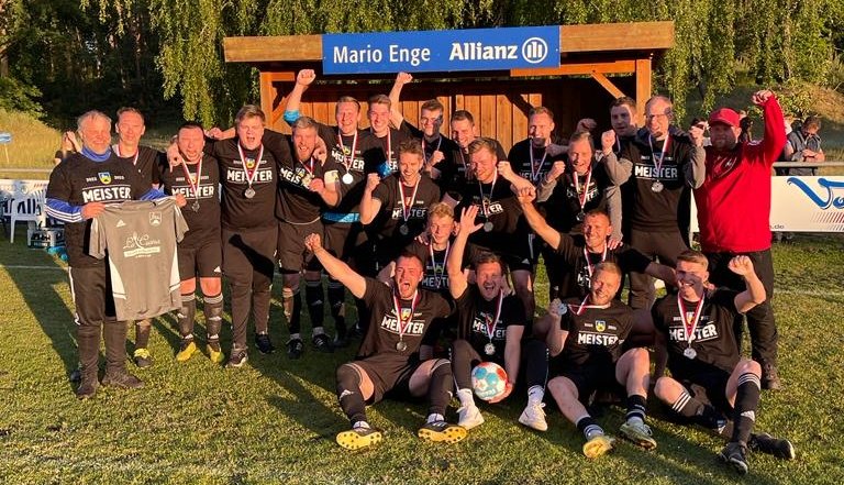 Meister der 3. Kreisklasse Ost: TuS Woltersdorf mit 15 Siegen u. einer Niederlage