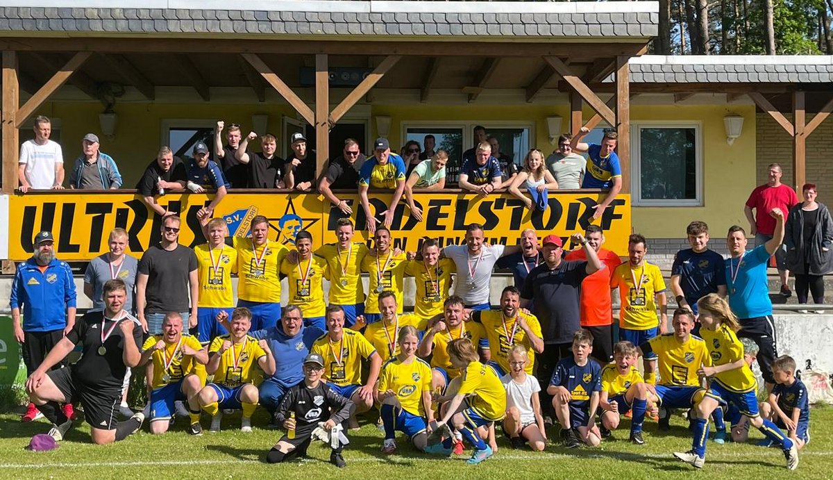 Nach dem freiwilligem Rückzug aus der Bezirksliga im letzten Jahr, hat der SV Eddelstorf mit 22 Siegen in 22 Spielen bei 130:11 Toren die Meisterschaft mit 20 Punkten Vorsprung in der 3. Kreisklasse West eingefahren.