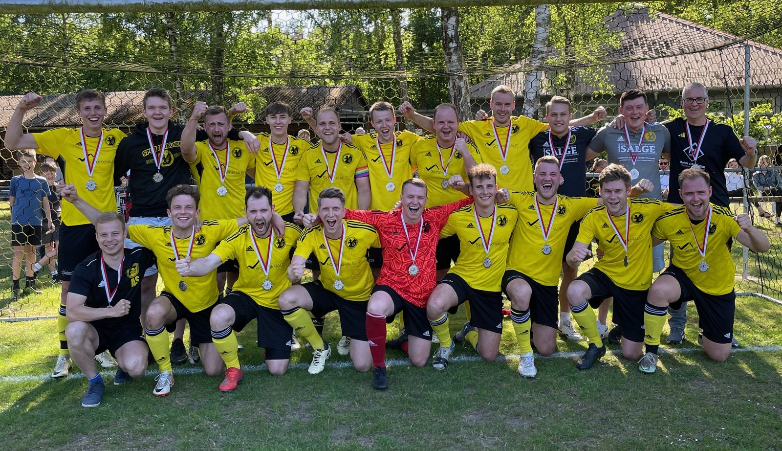 Nach dem 2. Platz im Vorjahr ist den Böddenstedtern der Stafffelsieg gelungen. Der VfL wurde vorzeitig Staffelsieger 1. Kreisklasse Süd und Kreisligaaufsteiger.