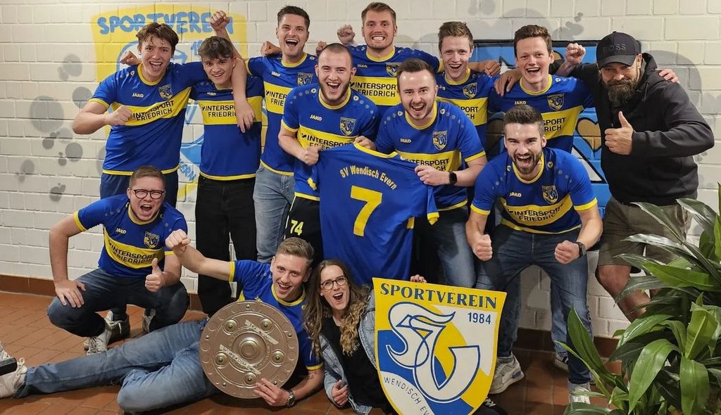 Staffelsieger der 3. Kreisklasse Nord: SV Wendisch Evern II. Mit neun Punkten Vorsprung vor dem letzten Spieltag ist alles in trockenen Tüchern. Nur der MTV Wittorf konnte der SVWE alle Punkte entführen. 