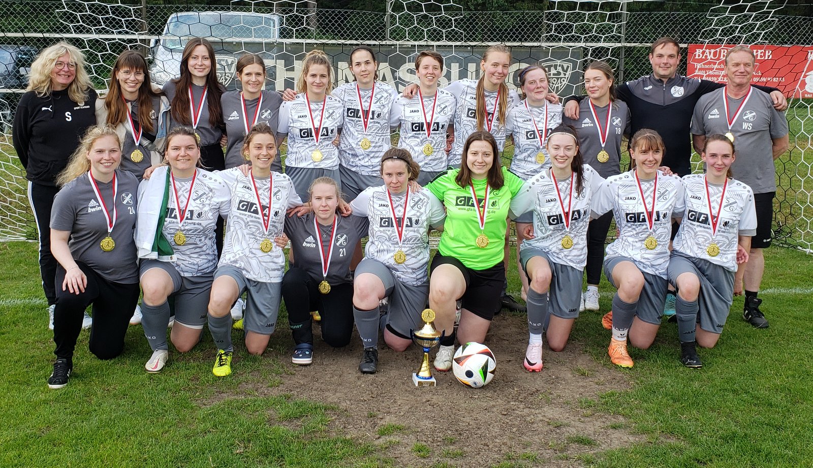 Die 11er Frauen der SG Handorf/Borstel-Sangenstedt konnten erfolgreich den Kreispokal gegen SG Thomasburg/Barskamp verteidigen.