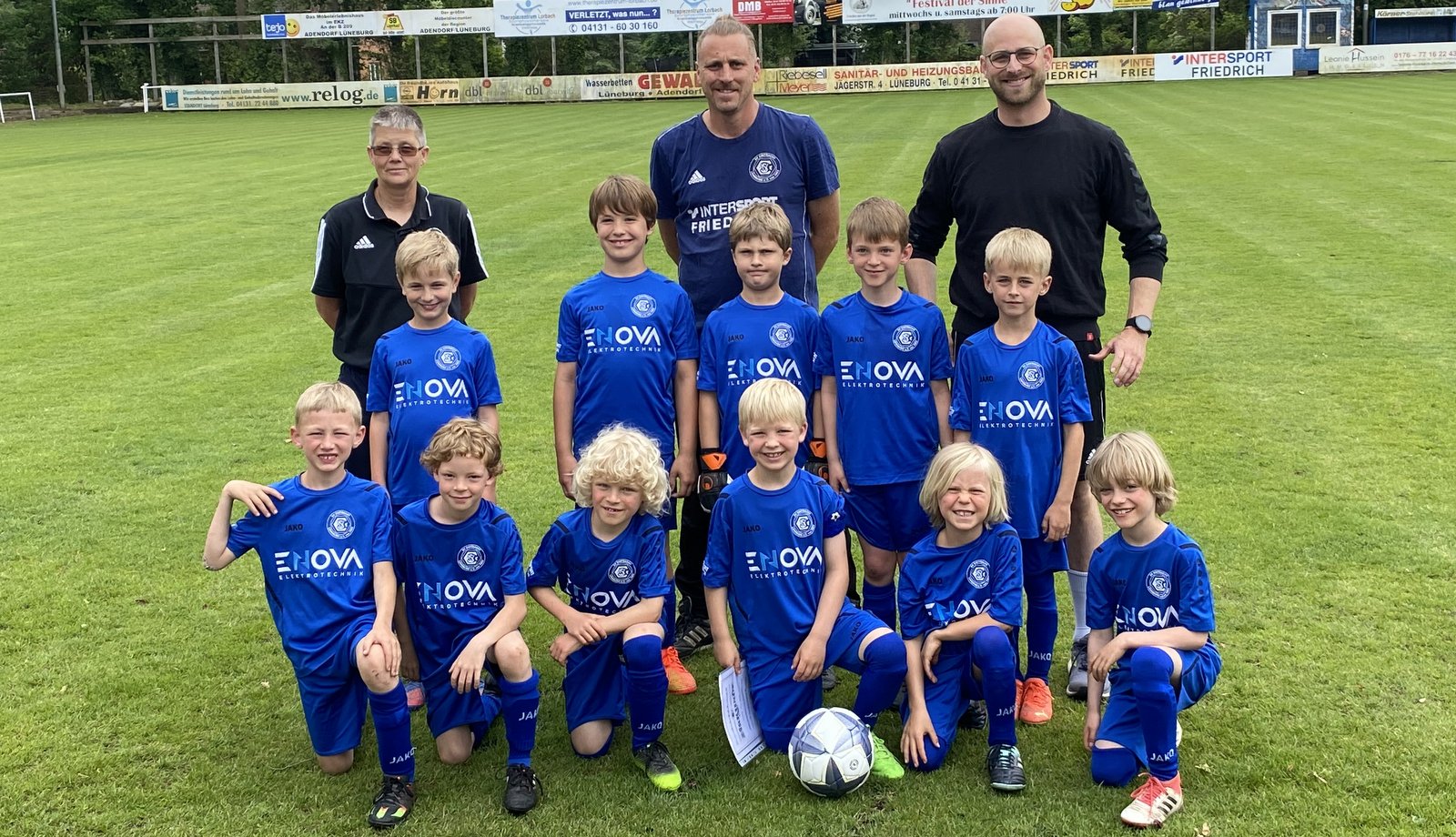 Die 3. U9-Junioren des SV Eintracht Lüneburg haben alle ihre 8 Spiele gewonnen und sind mit 46 geschossenen Toren Staffelsieder der 3. Kreisklasse geworden.