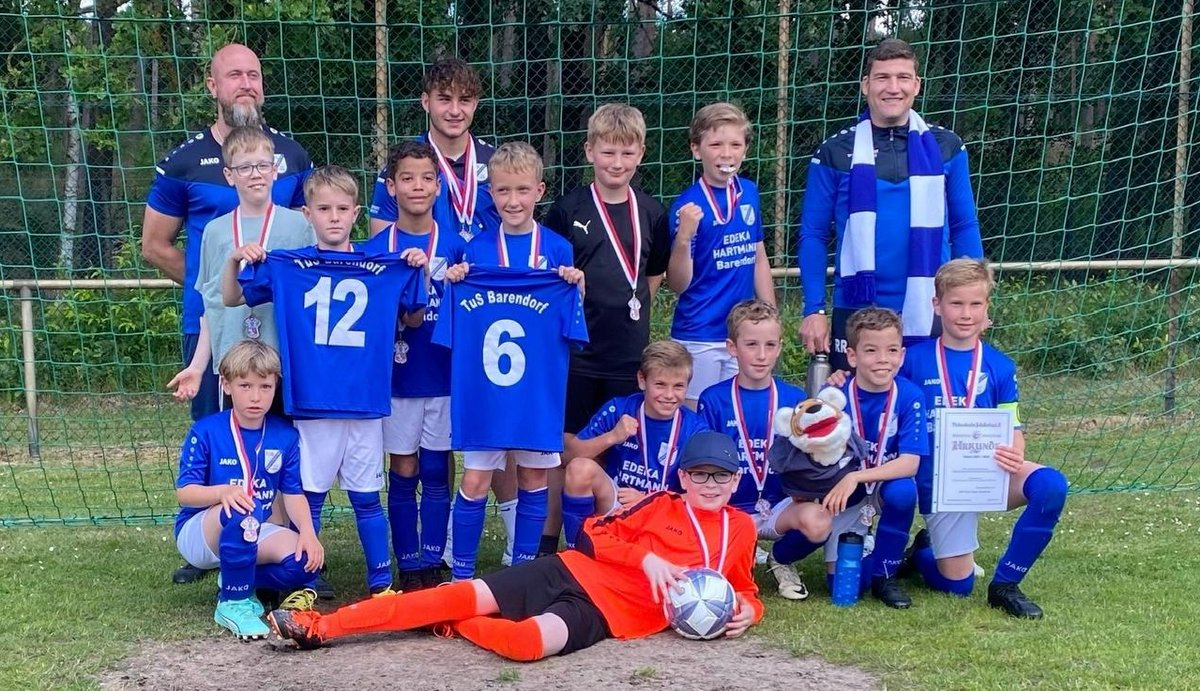 Kreismeister U10-Junioren: TuS Barendorf. In der U10 wurde zum letzten Mal in einer Endrunde der Kreismeister Heide Wendland bestimmt. Am 16. Juni nahmen neben dem TUS Barendorf auch die JSG Erbstorf/Wriedel/Barum und der TUS Wustrow teil. Auf der Anlage der Union Bevensen setzte sich der TUS Barendorf mit 2 Siegen gegen seine Konkurrenten durch und wurde verdient Kreismeister Heide Wendland 2023/2024.