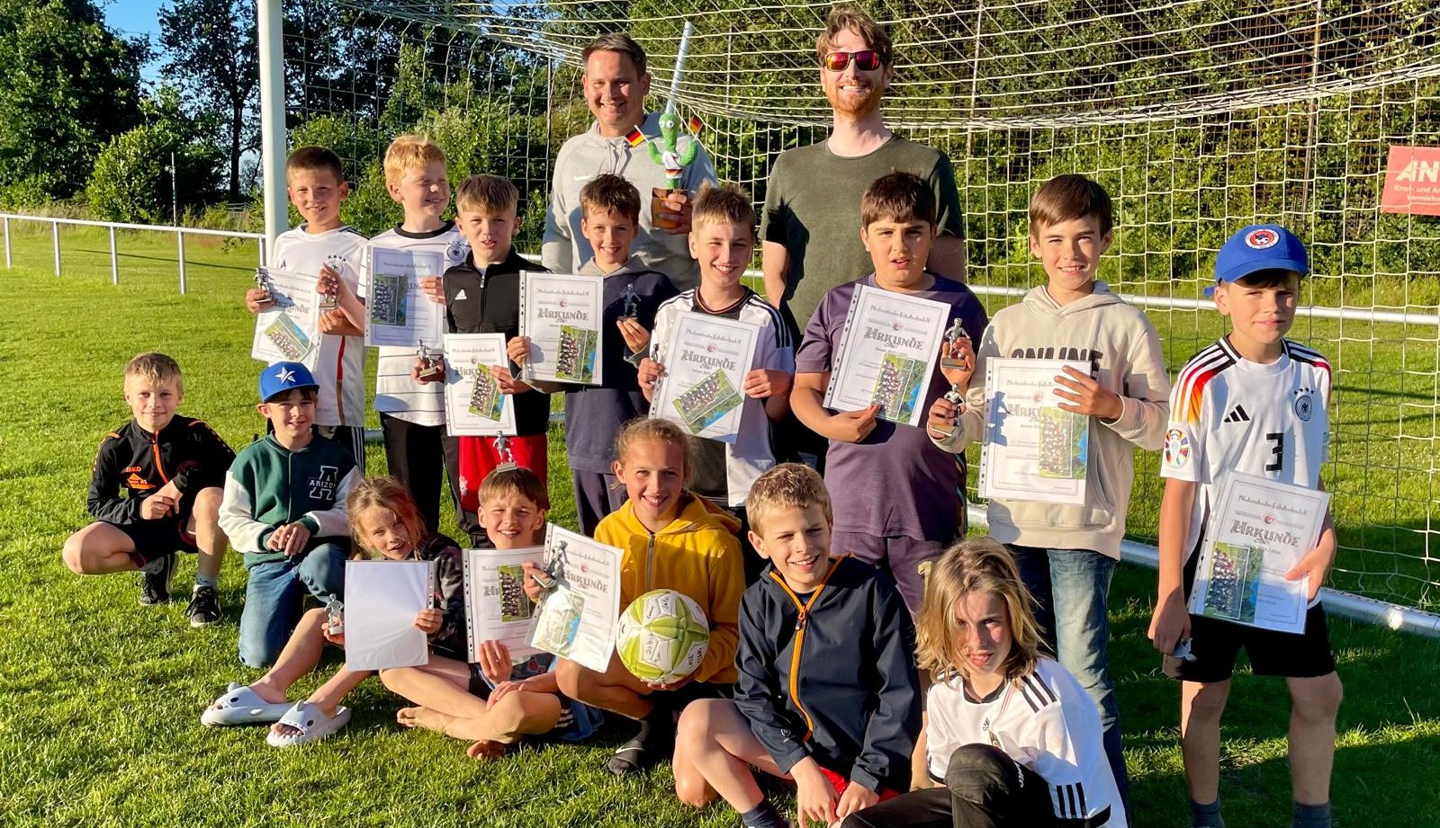 Der Staffelsieg in der 1. Kreisklasse Nord der U11 wurde am letzten Spieltag entschieden. Gegen die SV Scharnebeck setzte sich der Ochtmisser SV am Ende dann klar mit 4:2 durch. Eine ausgiebige Feier folgte.