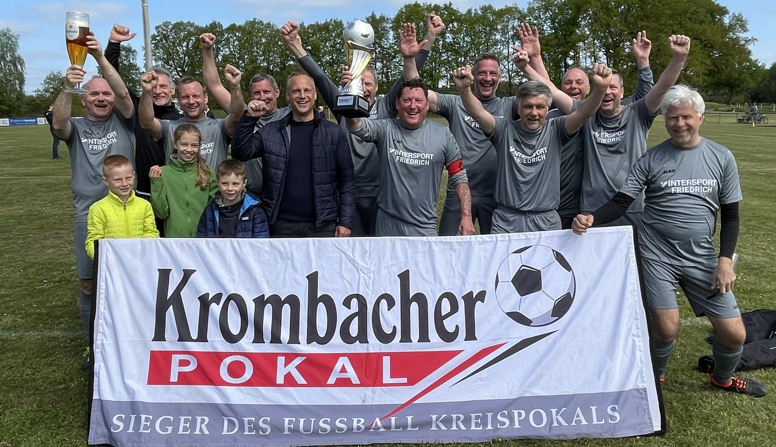 Ü50-Kreispokalsieger wurde der TuS Reppenstedt durch ein 1:0 (0:0) Sieg über den ESV Lüneburg