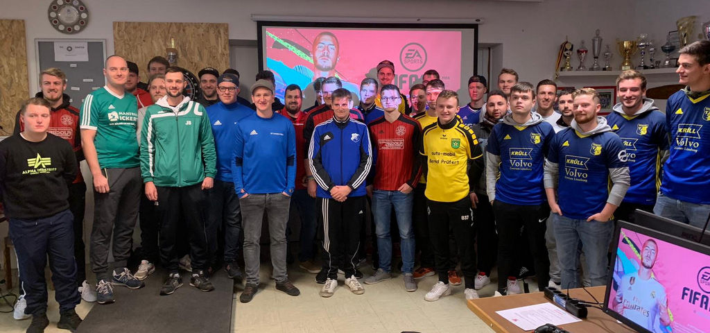 Die eFootball-Teams vor dem Start der 2. Kreismeisterschaft